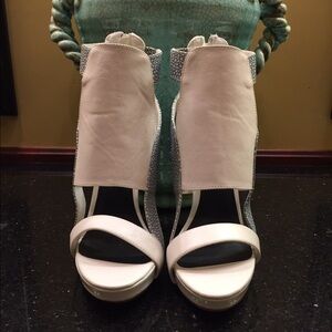 Paper Fox White and Gray Heels